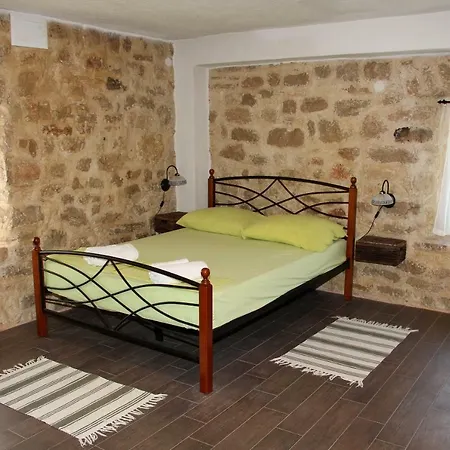 Vacation Ania Holiday home Prvic Luka