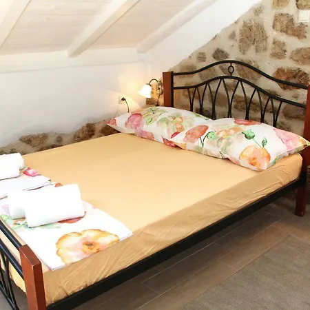 Vacation Ania Holiday home Prvic Luka